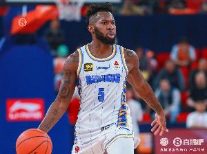 开云体育下载-火力全开！杰曼半场10中7砍最高22分 三分7中4