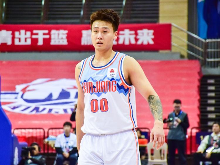 kaiyun-媒体人：北京队大概率配不平赵睿交易 得再拉一家进来才有希望